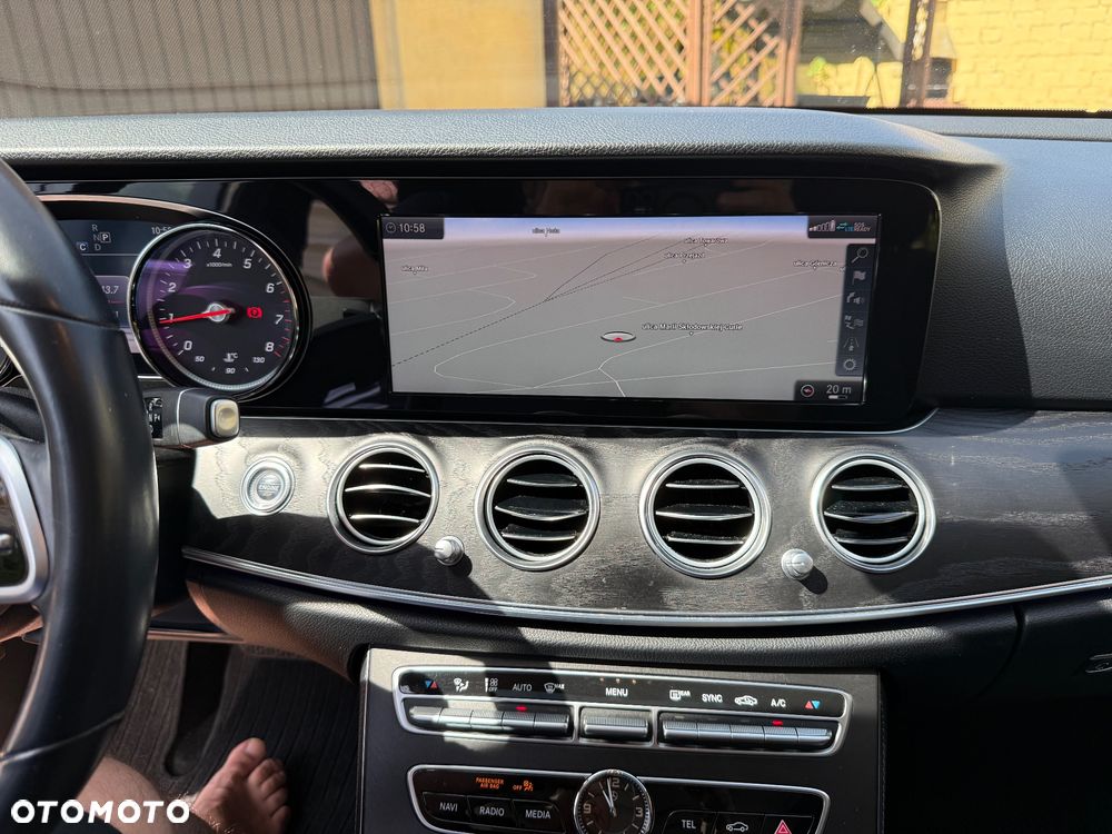 Mercedes-Benz Klasa E 200 4-Matic 9G-TRONIC - 14