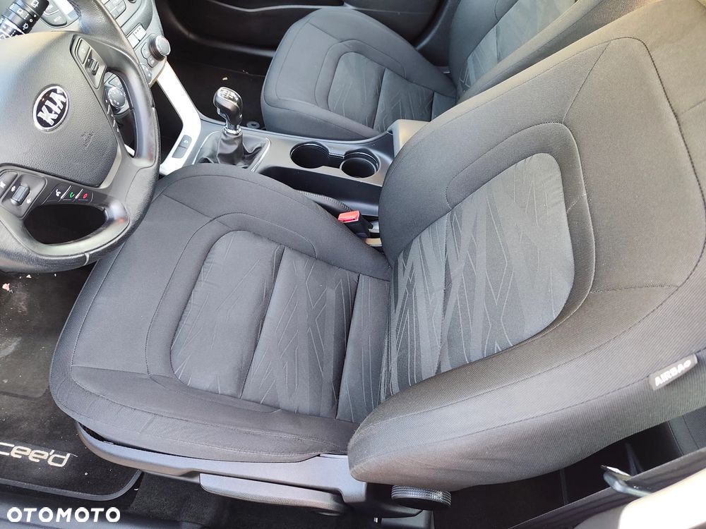 Kia Ceed 1.6 GDI Dream Team Edition - 14