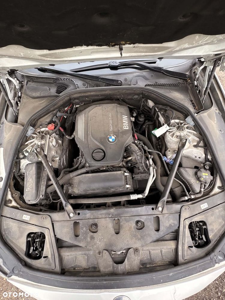 BMW Seria 5 520d xDrive - 15