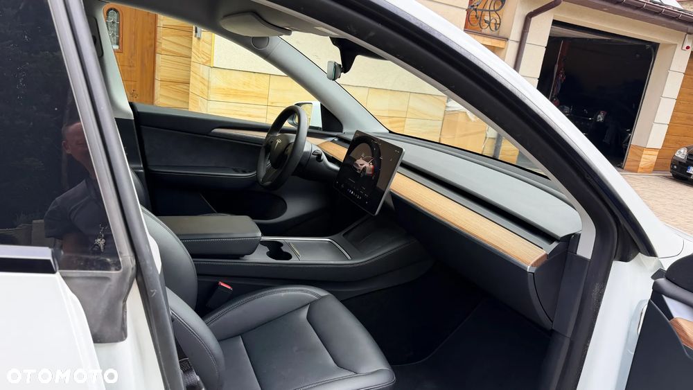 Tesla Model Y Long Range AWD - 20