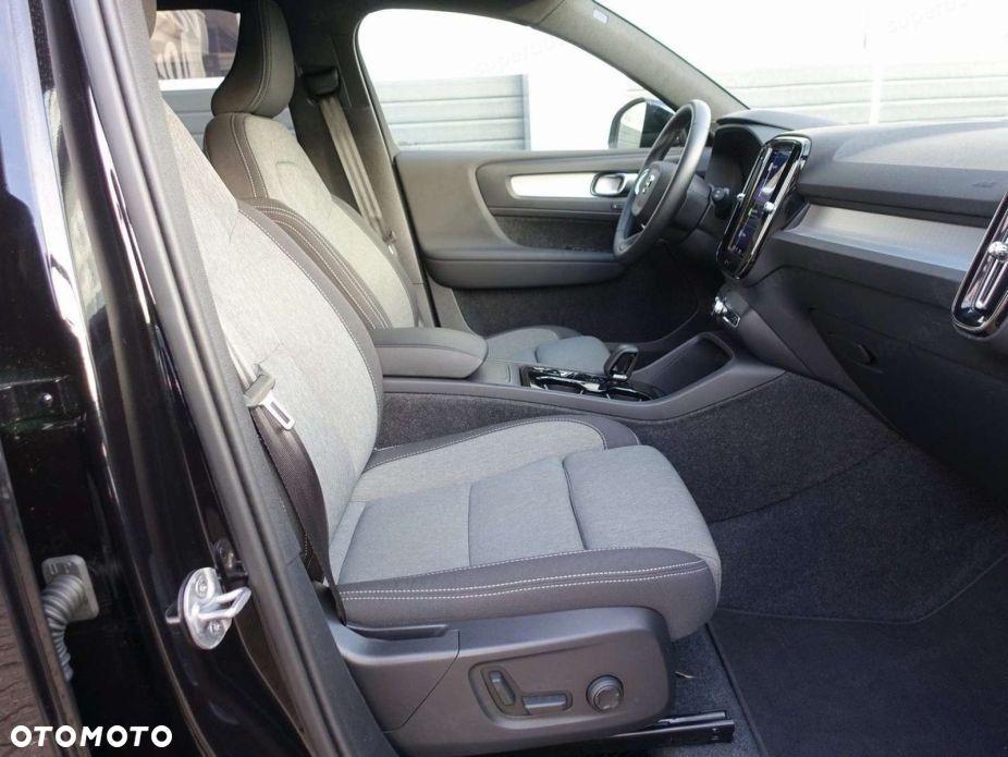 Volvo XC 40 B4 Plus Black Edition - 10