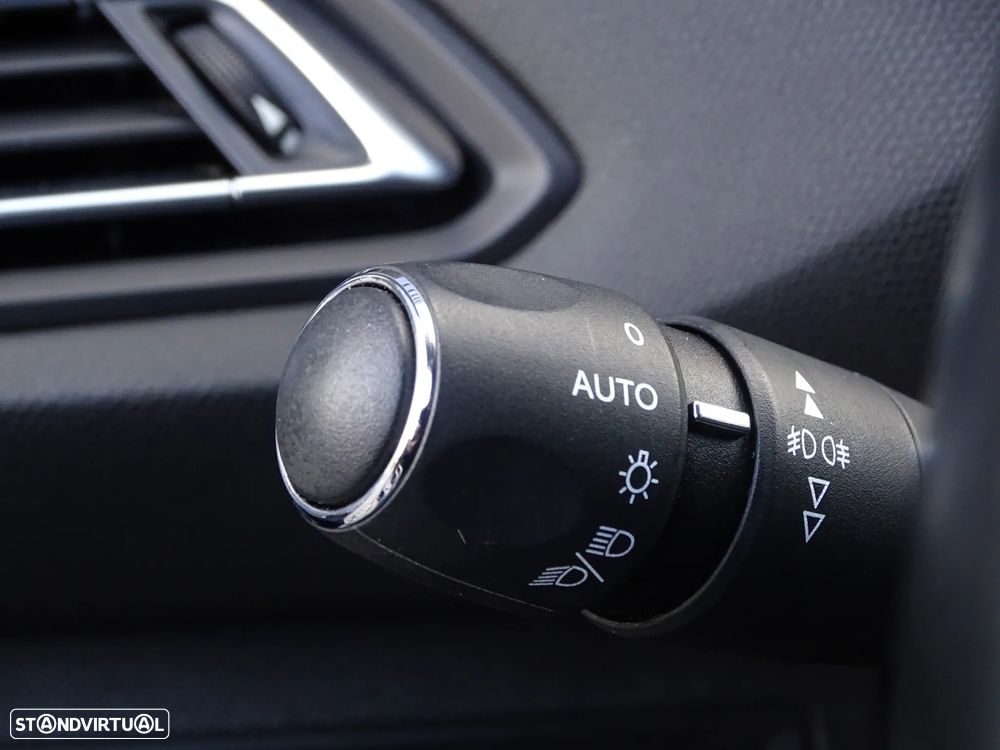 Peugeot 308 SW 1.5 BlueHDi Allure - 30