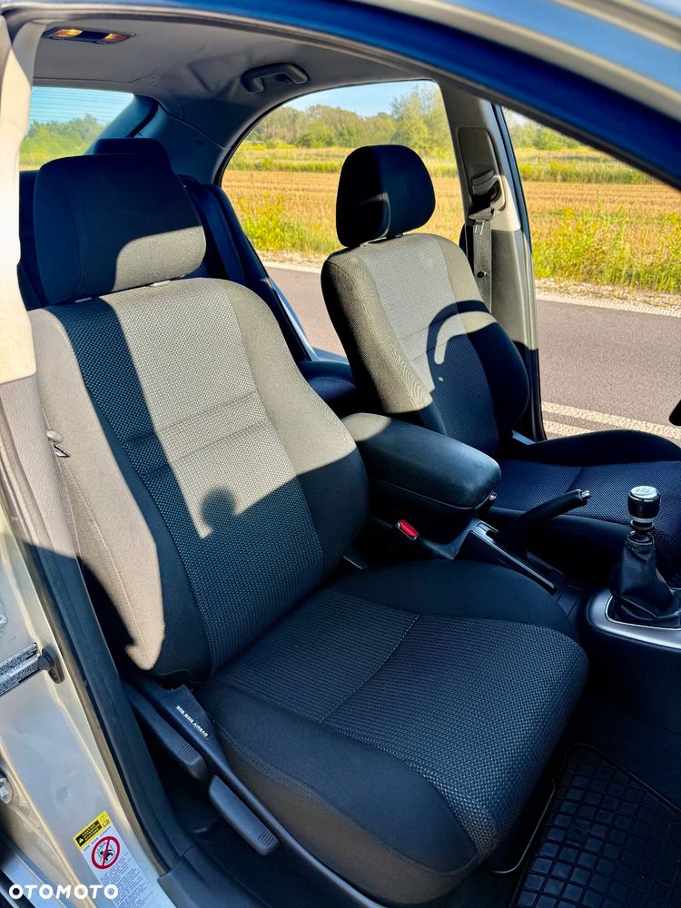 Toyota Avensis 2.0 D-4D Sol - 24