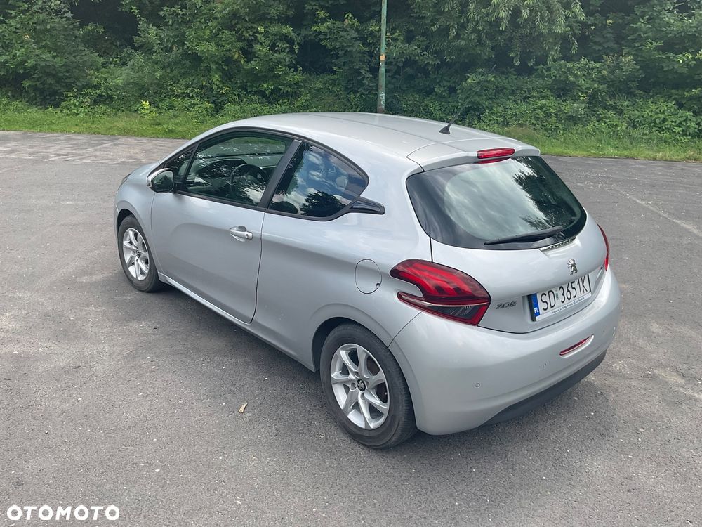 Peugeot 208 - 5