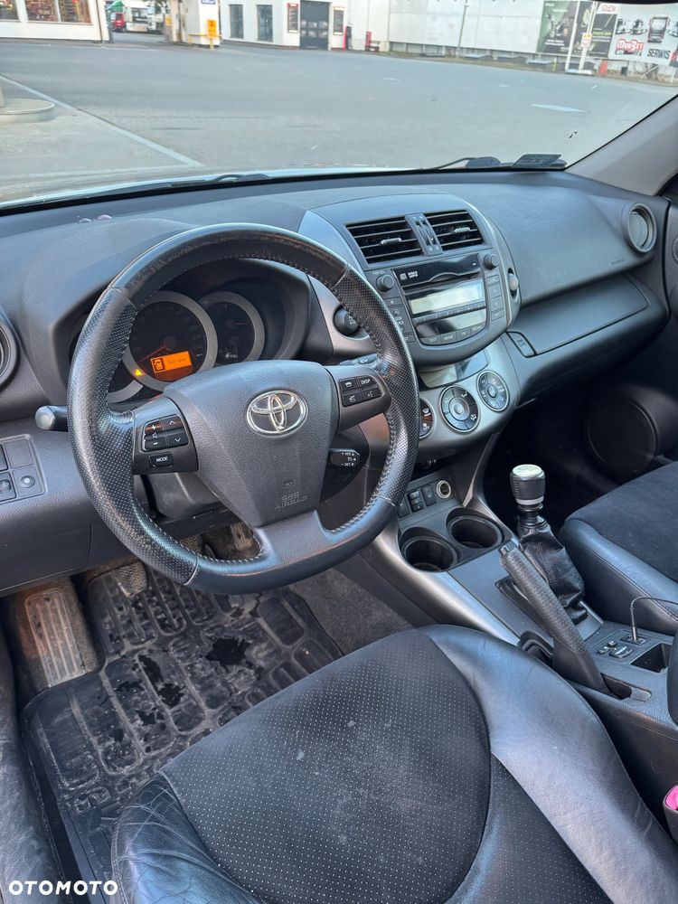 Toyota RAV4 - 8
