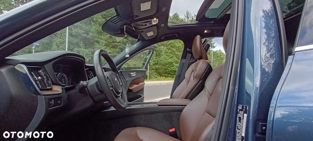 Volvo XC 60 T5 AWD Momentum - 24