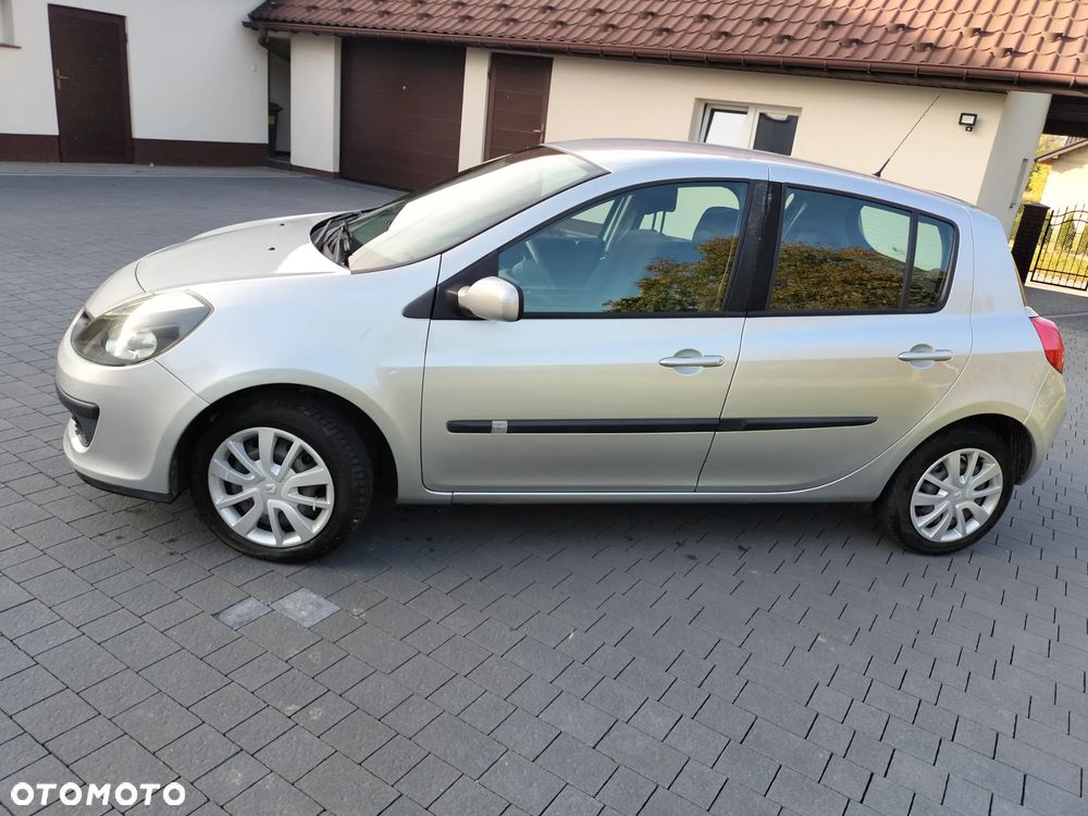 Renault Clio 2007 photo 2