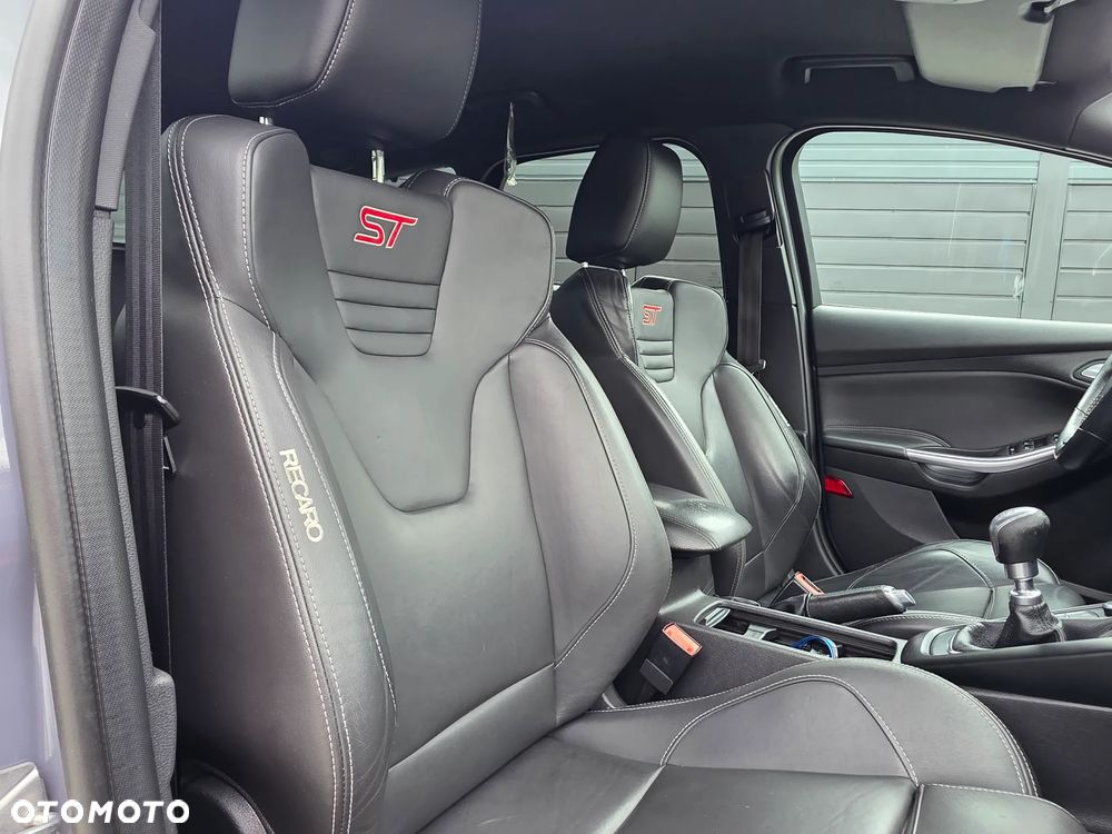 Ford Focus 2.0 EcoBoost ST mit Leder-Exclusiv-Paket - 14