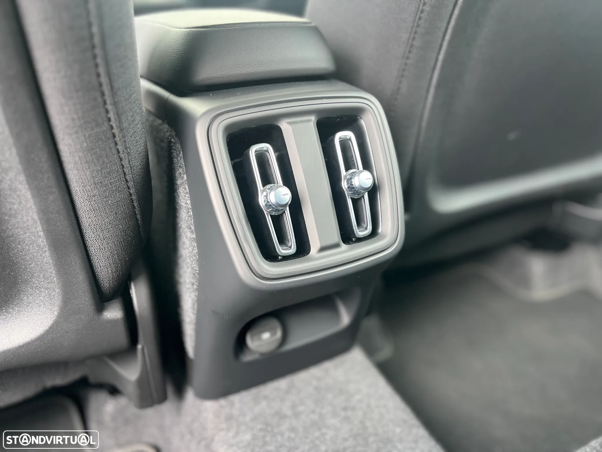 Volvo XC 40 2.0 B3 Essential - 25