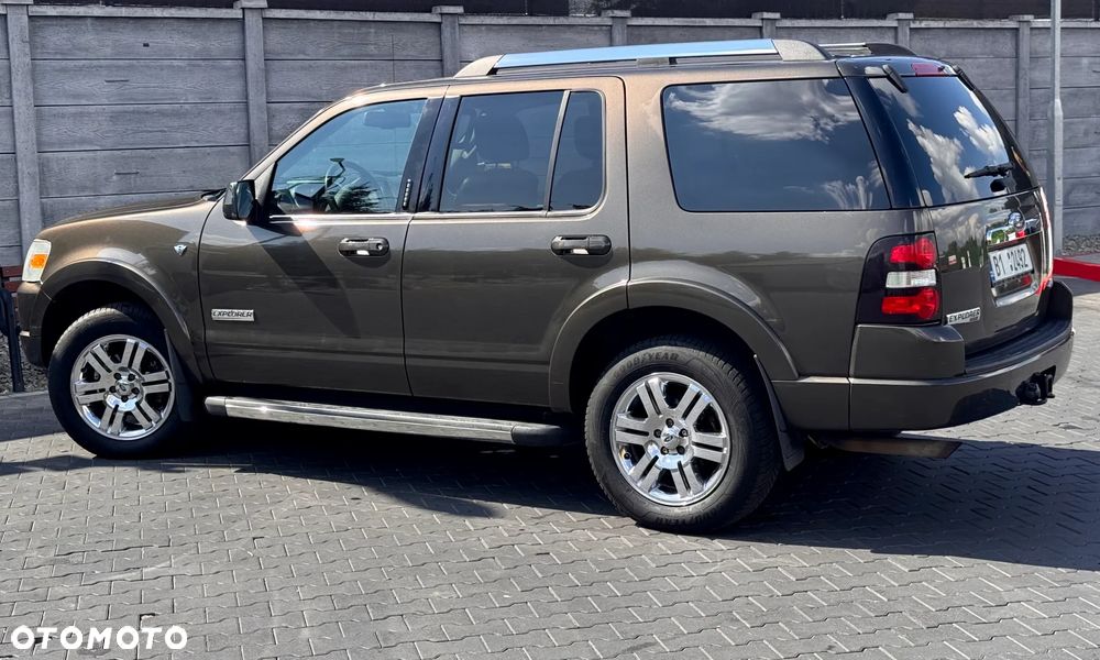 Ford Explorer 4.6 4WD - 23