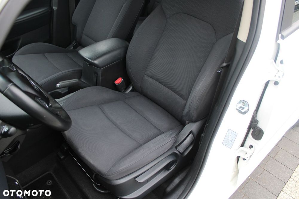 Kia Carens - 21
