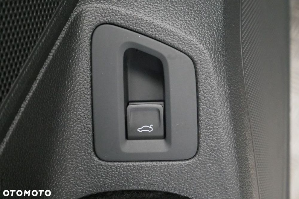 Volkswagen Passat Variant 2.0 TSI Business DSG - 17