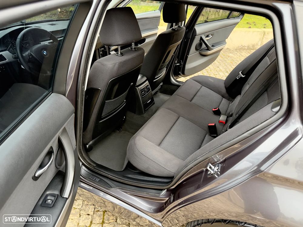 BMW 318 d Sport - 18