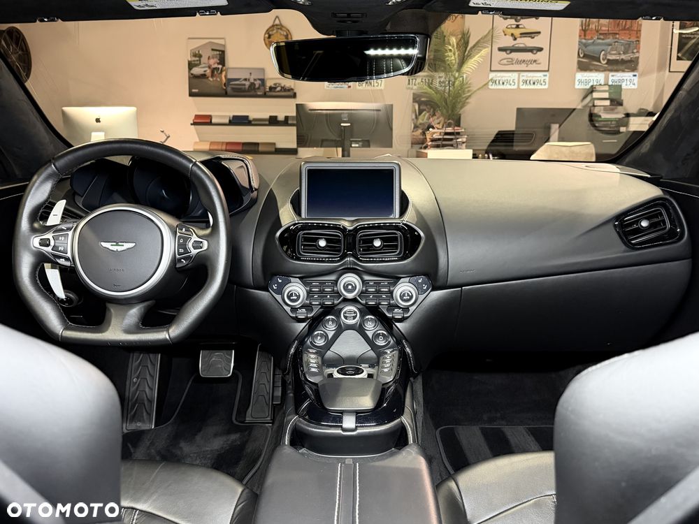 Aston Martin Vantage - 15