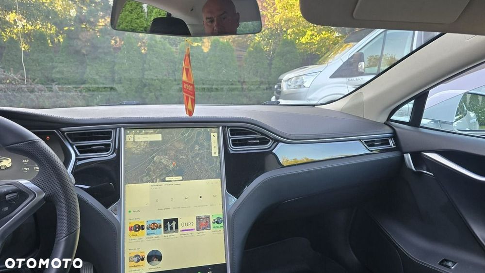 Tesla Model S - 25