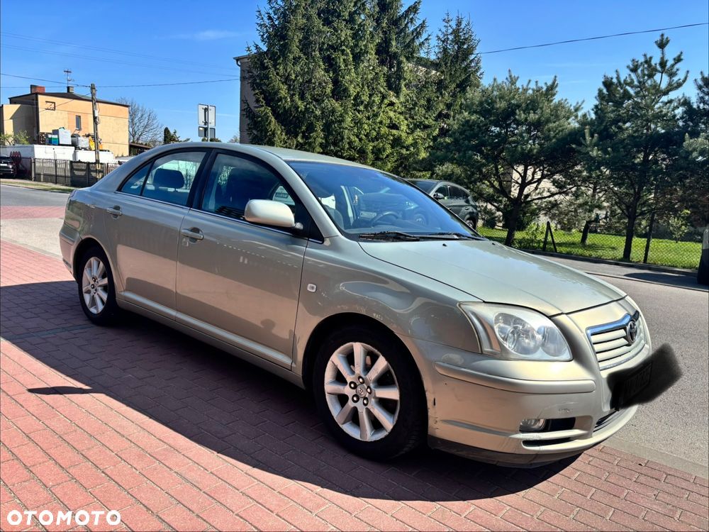 Toyota Avensis - 1