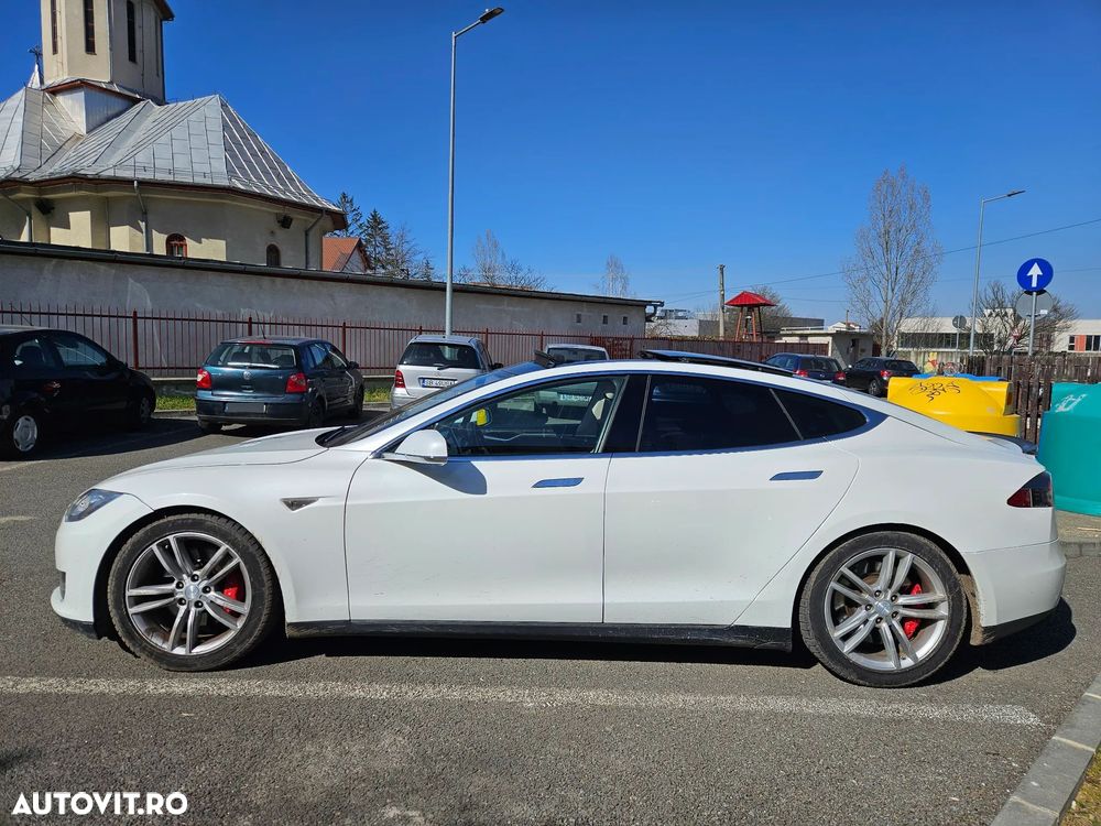 Tesla Model S - 12