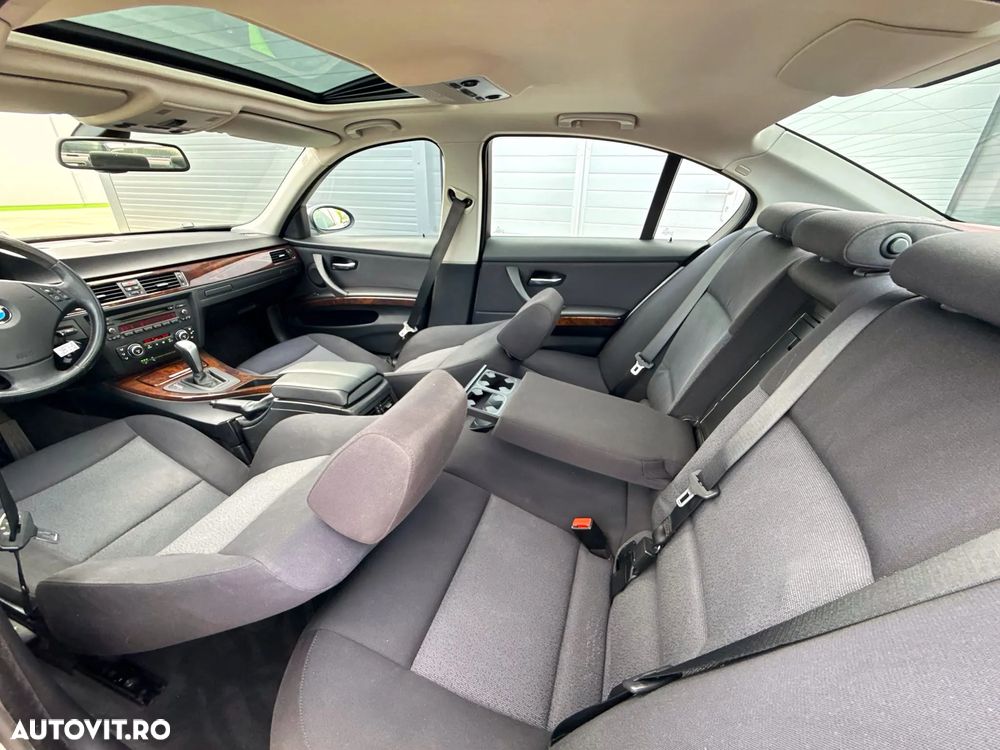 BMW Seria 3 318i Aut. - 26