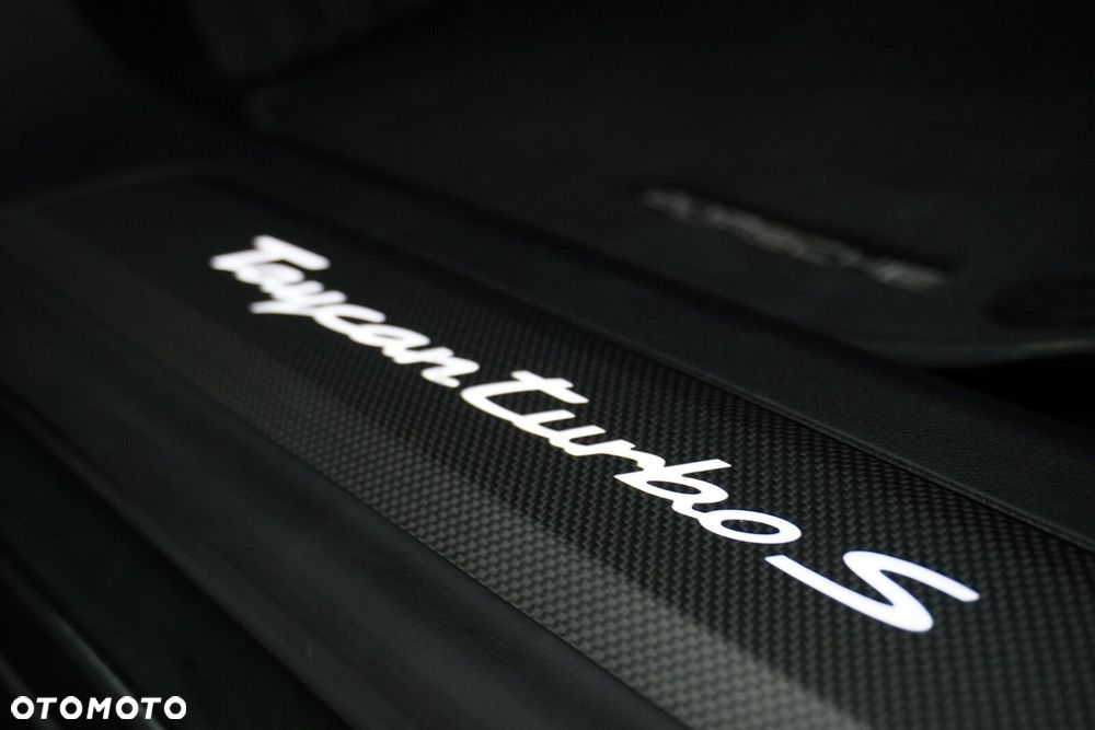 Porsche Taycan Turbo S - 22
