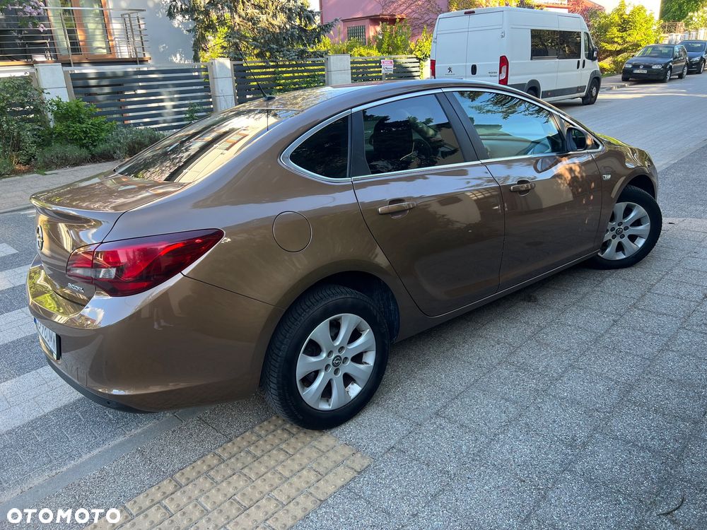 Opel Astra 1.4 T Cosmo S&S - 10