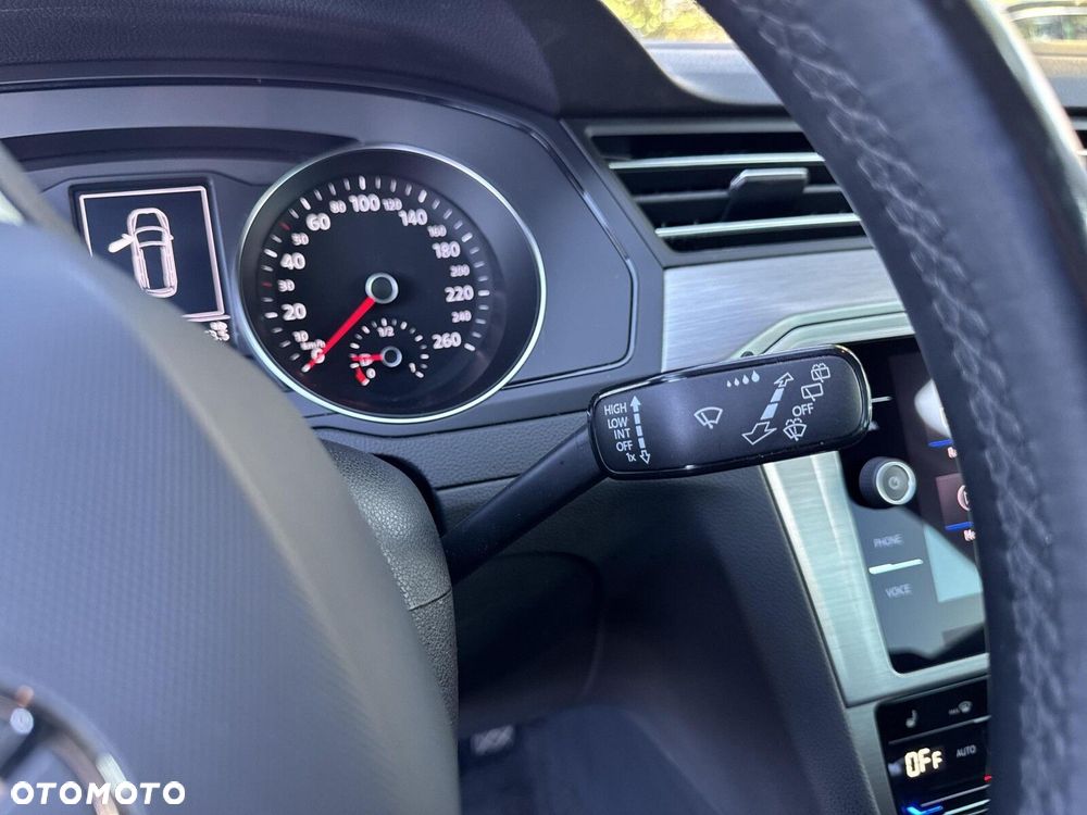 Volkswagen Passat - 25