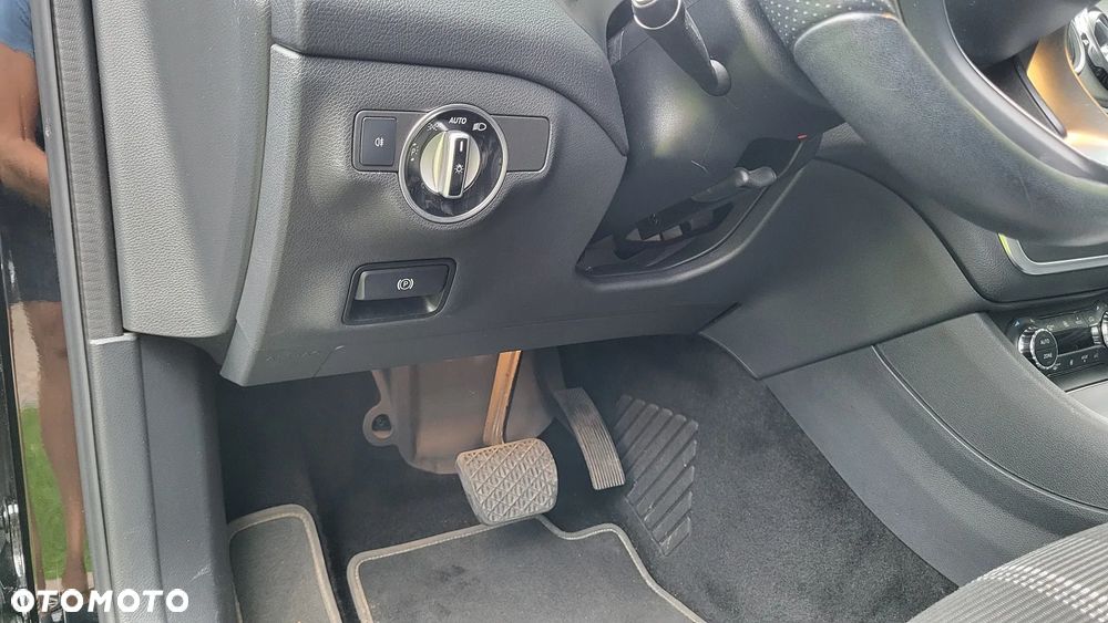 Mercedes-Benz GLA 200 7G-DCT - 33