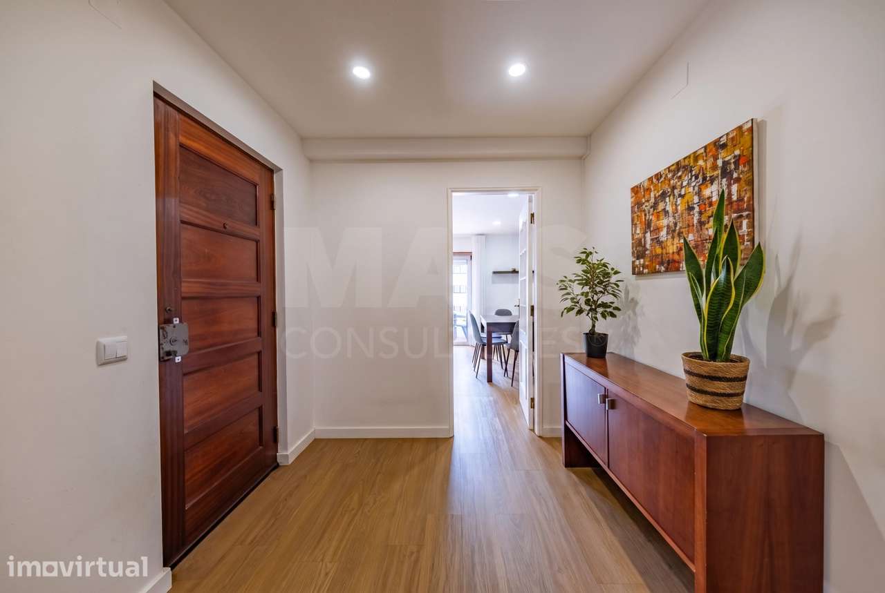 Apartamento T3 Renovado com Garagem Box – Cidade Nova, Caldas da Ra... - Grande imagem: 2/29