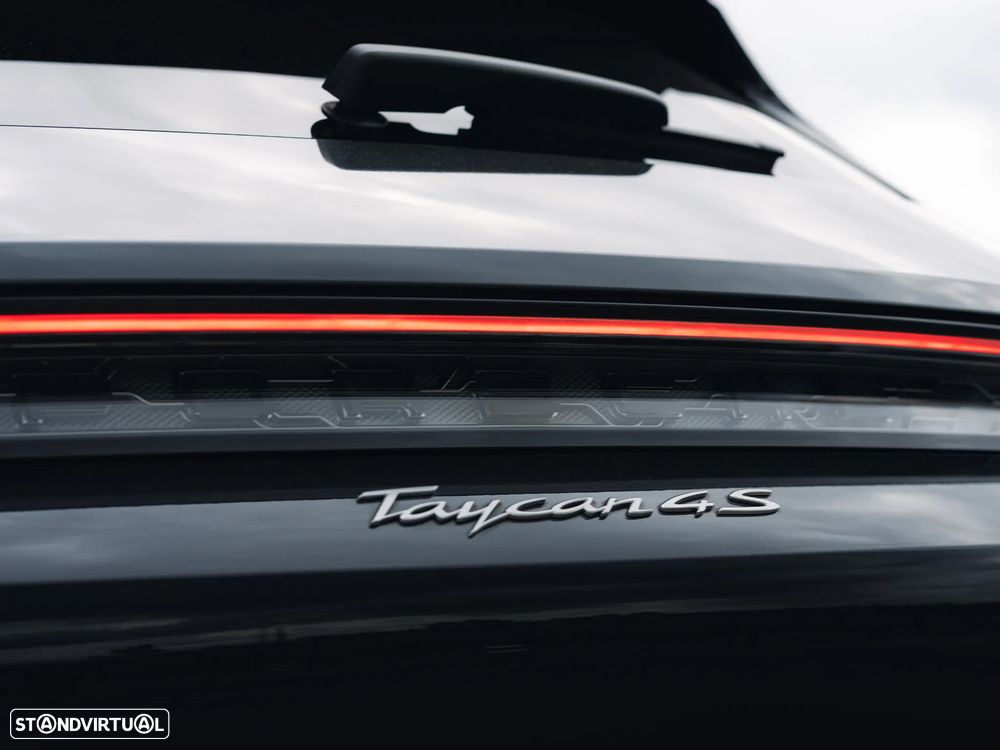 Porsche Taycan Cross Turismo 4S - 38