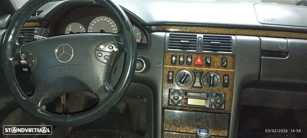 Mercedes-Benz E 270 - 1