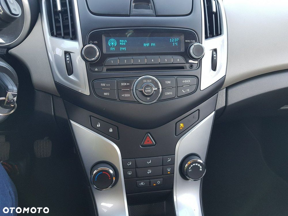 Chevrolet Cruze 1.6 LS - 19