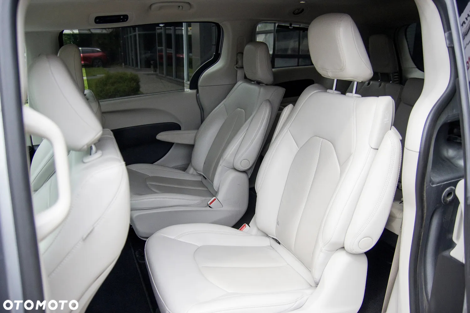 Chrysler Pacifica - 4