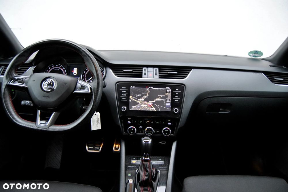 Skoda Octavia Combi 2.0 TDI DSG RS - 31