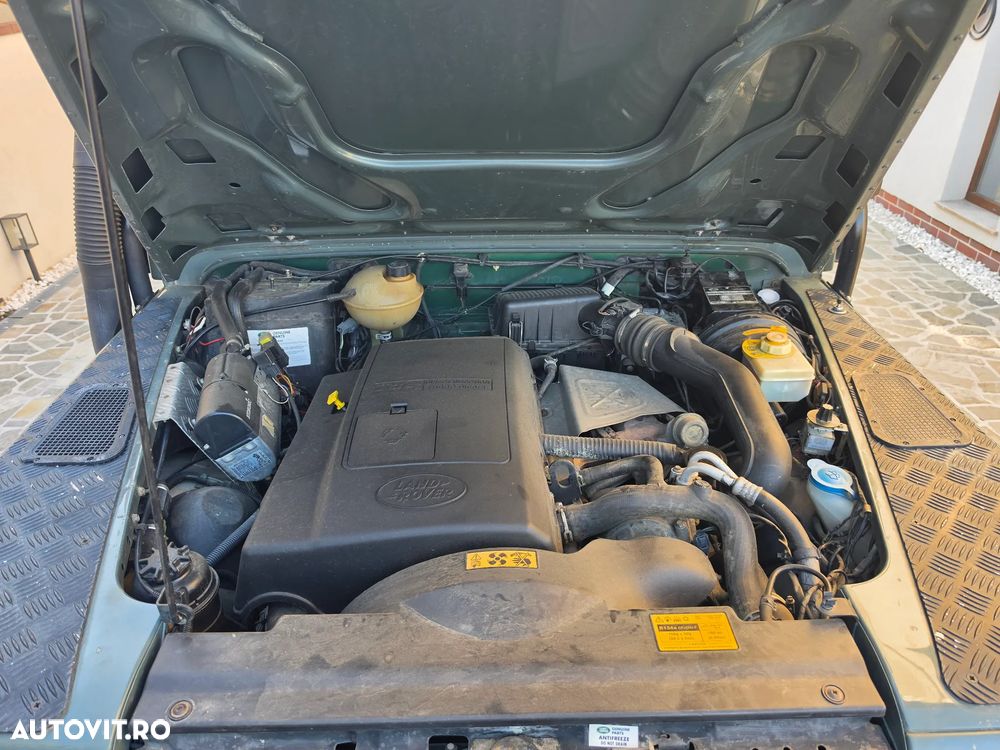 Land Rover Defender 110 S/W - 16