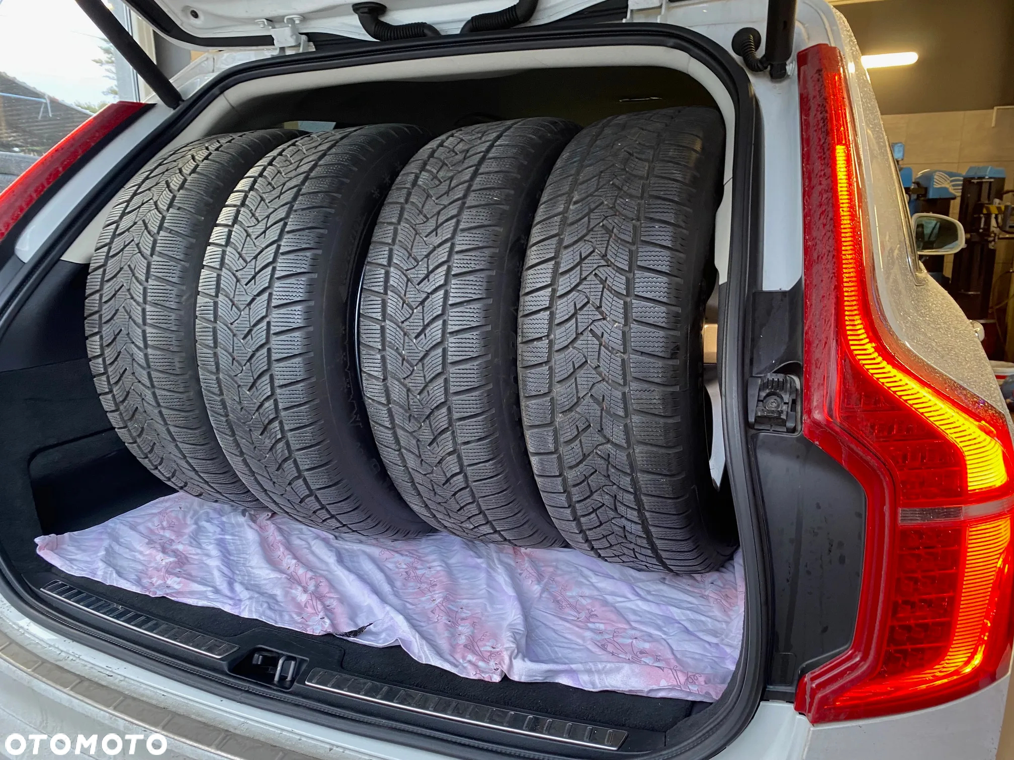 Volvo XC 90 D5 AWD Momentum 7os - 39