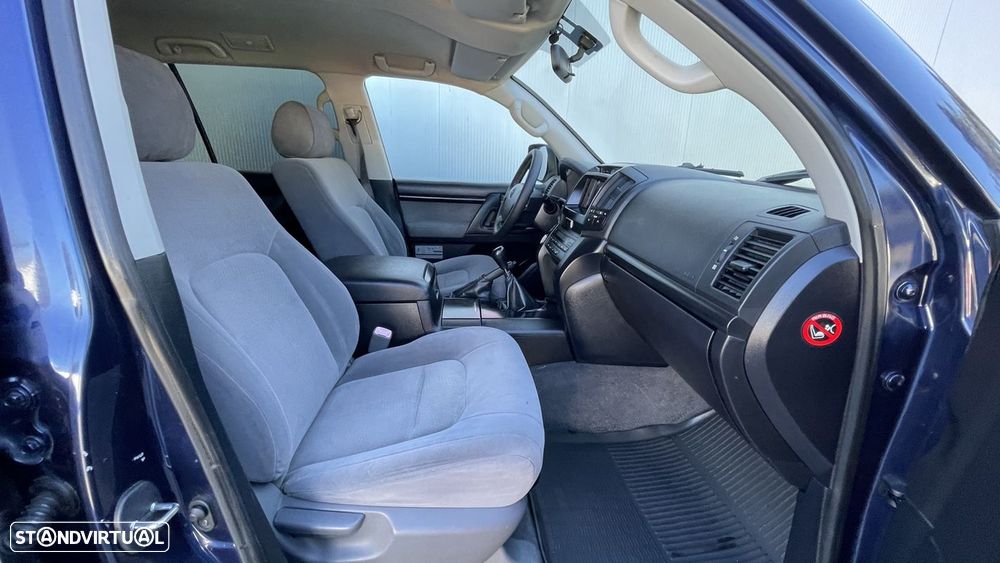 Toyota Land Cruiser VDJ 200 V8 4.5 D-4D - 41