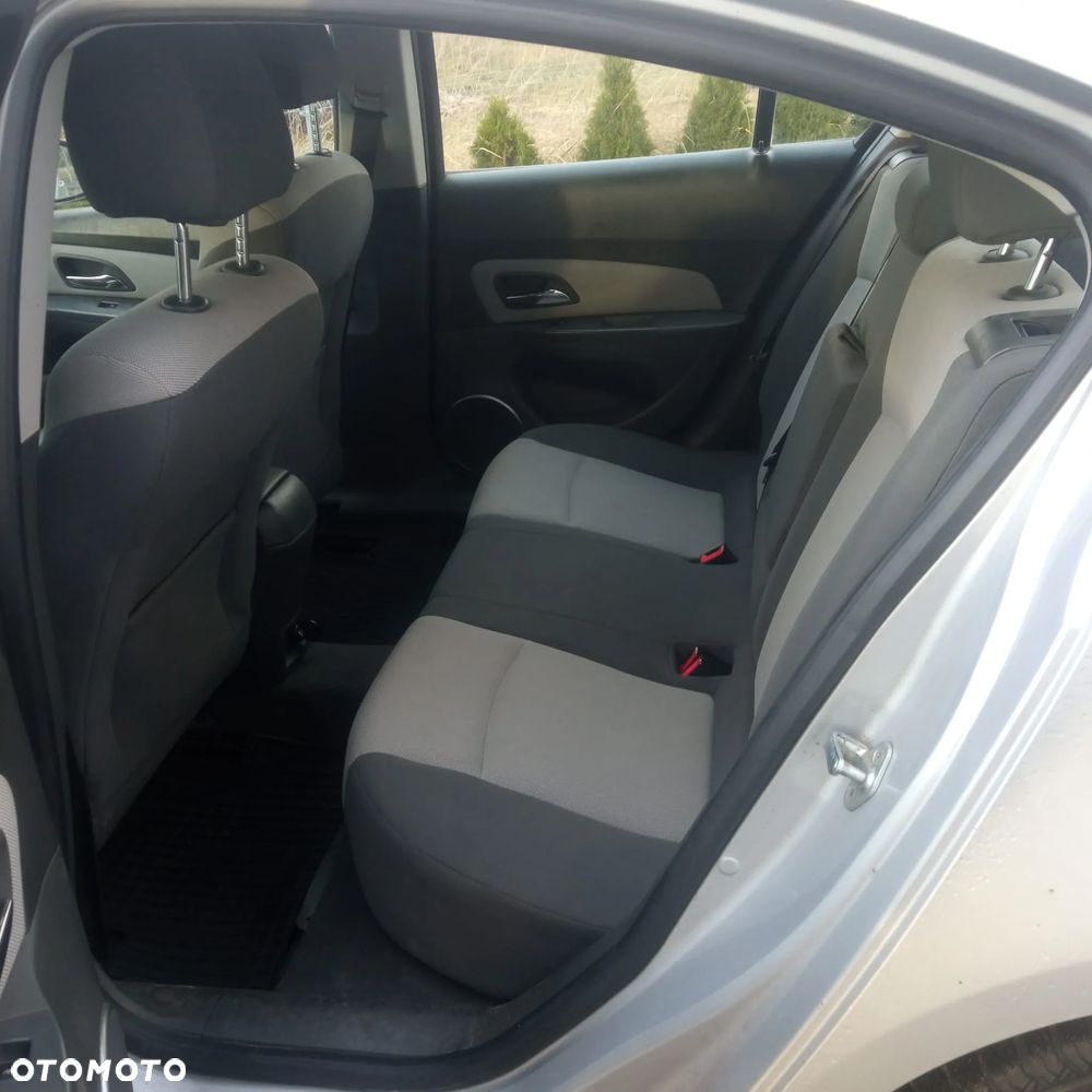 Chevrolet Cruze 1.6 Base - 18