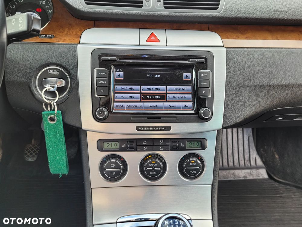 Volkswagen Passat 2.0 TDI DPF Highline - 13