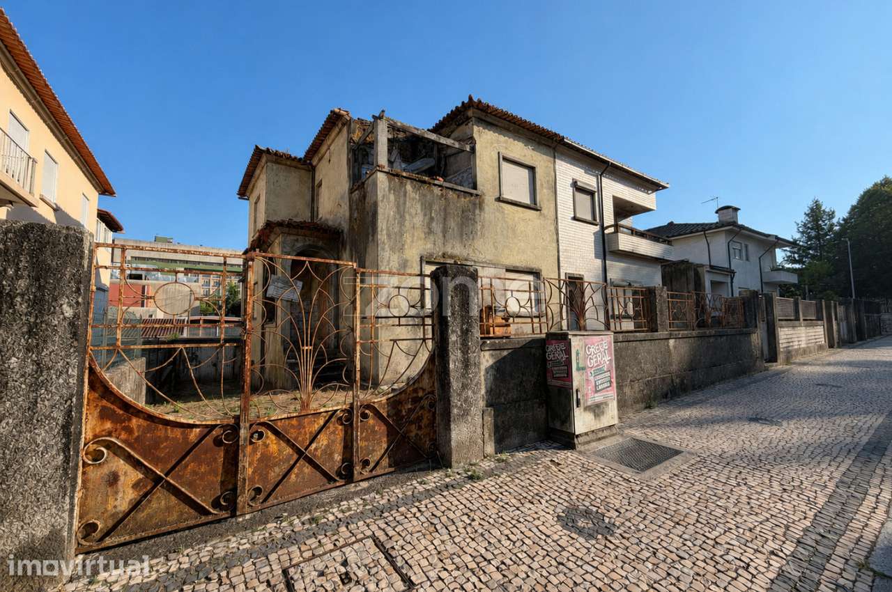 Moradia T4 para Reabilitação | Centro de Famalicão - Grande imagem: 5/21