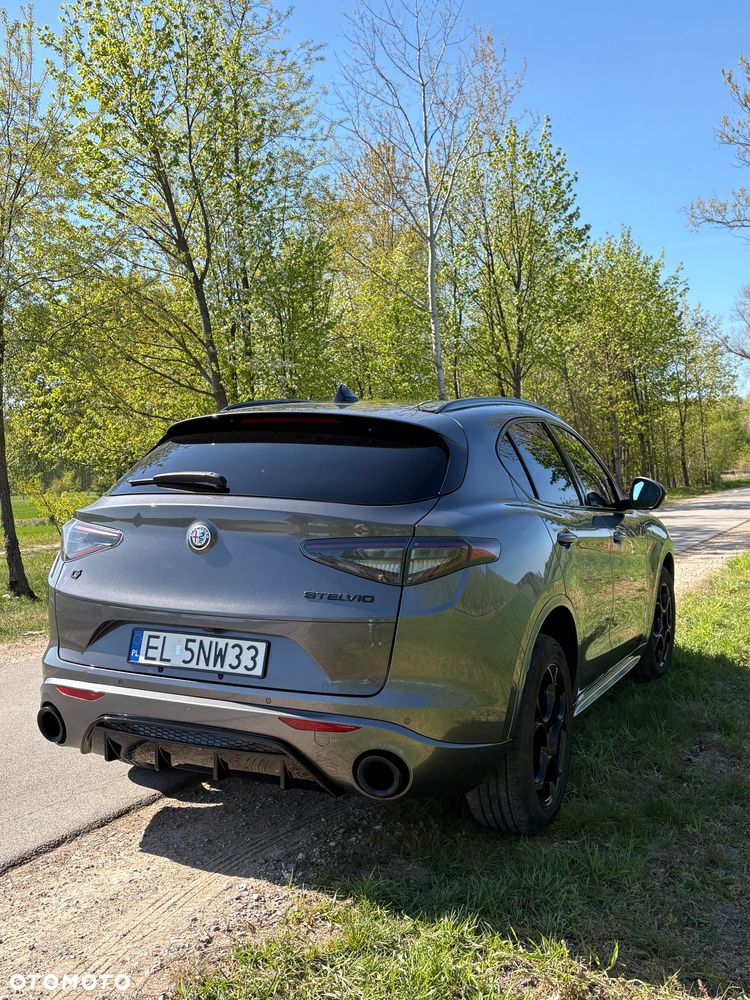 Alfa Romeo Stelvio 2.0 Turbo 16V AT8-Q4 Ti - 7