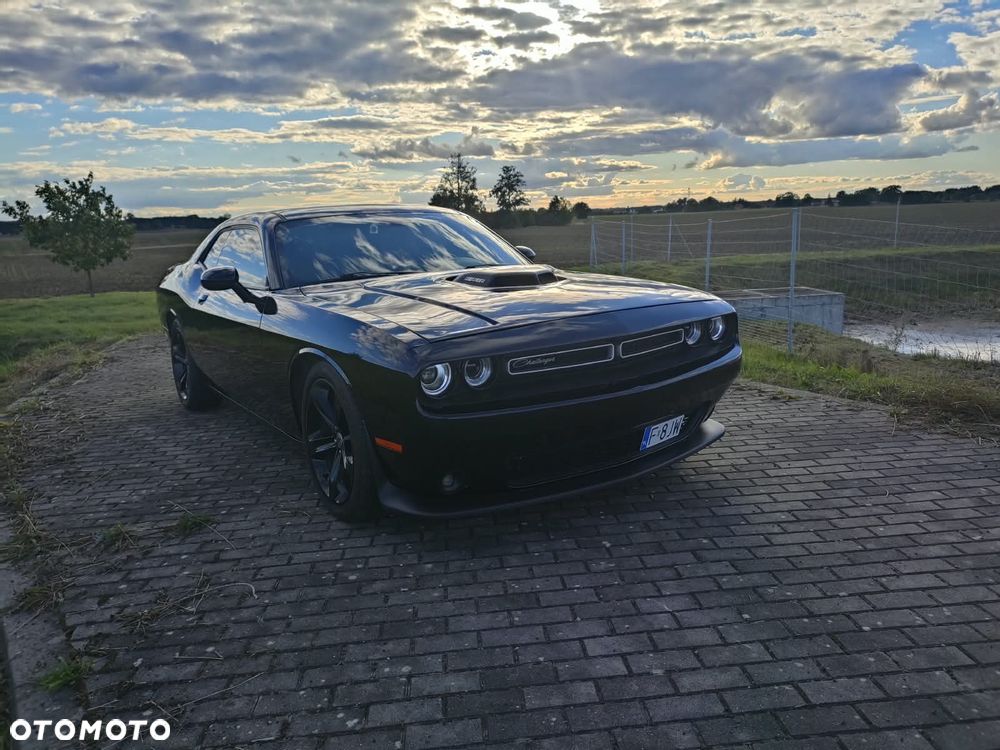 Dodge Challenger - 1