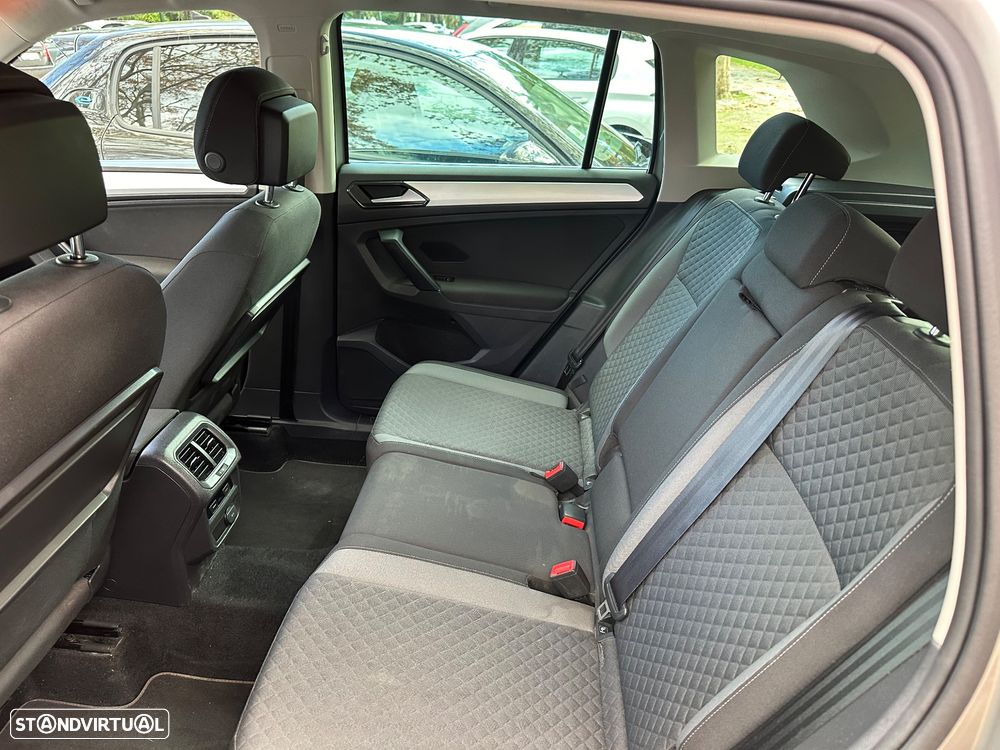 VW Tiguan 1.6 TDI Confortline - 18