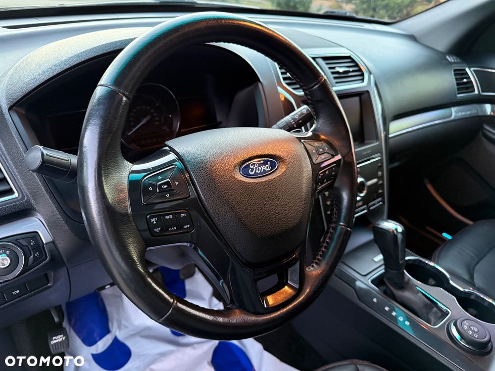 Ford Explorer - 27