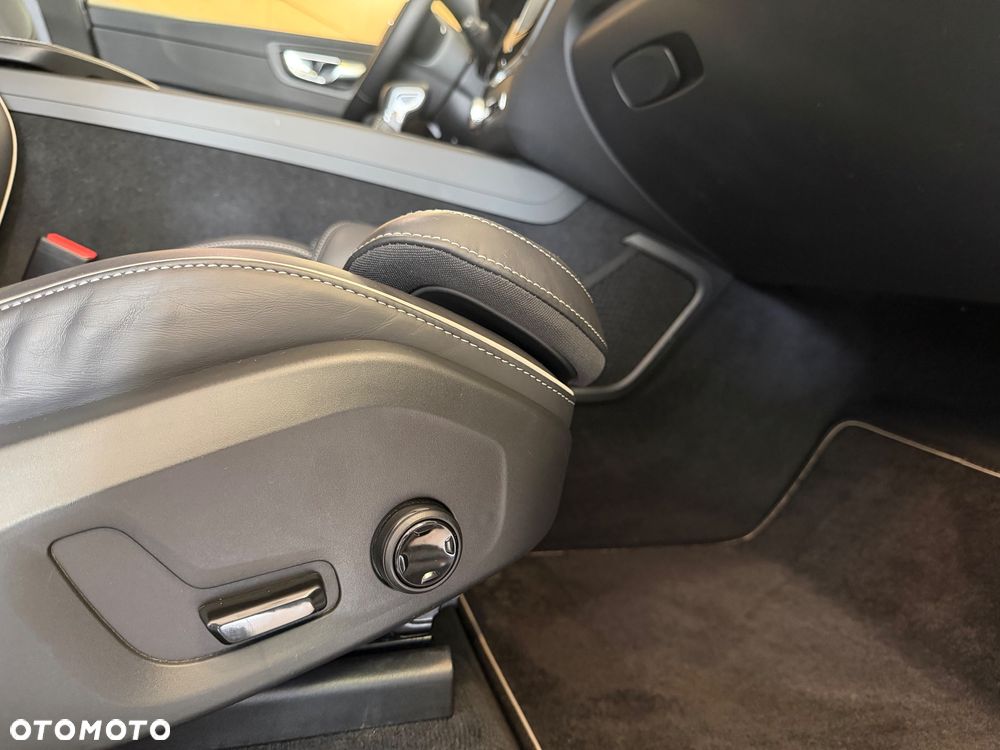 Volvo XC 60 T5 GPF R-Design - 11