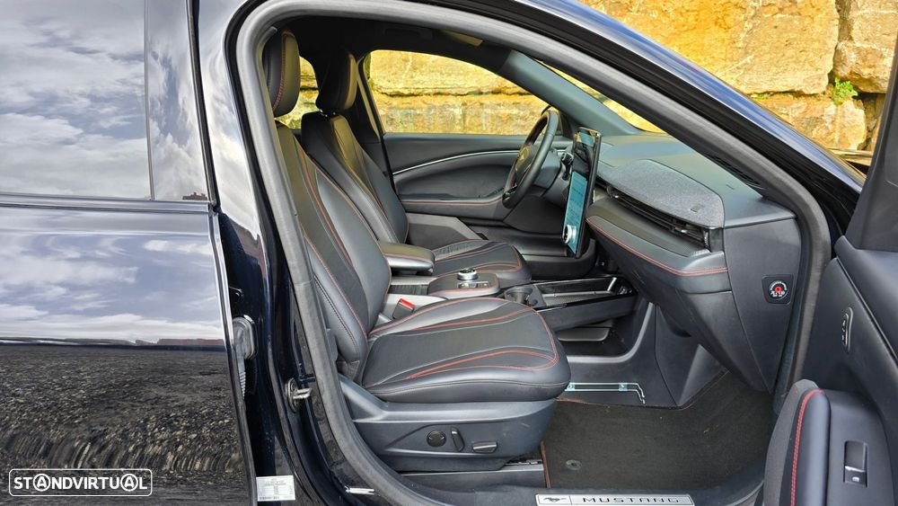 Ford Mustang Mach-E AWD PREMIUM - 52