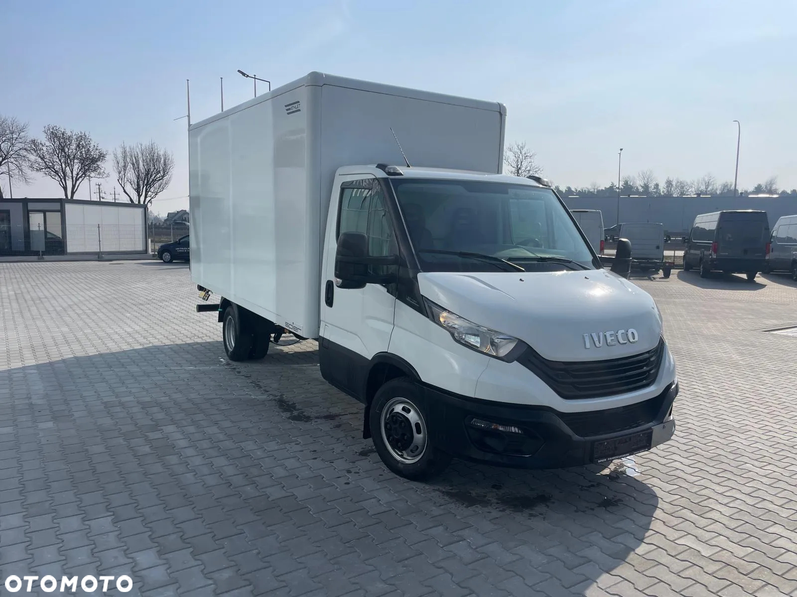 Iveco Kontener 8EP Winda 750kg Bliźniaki - 2