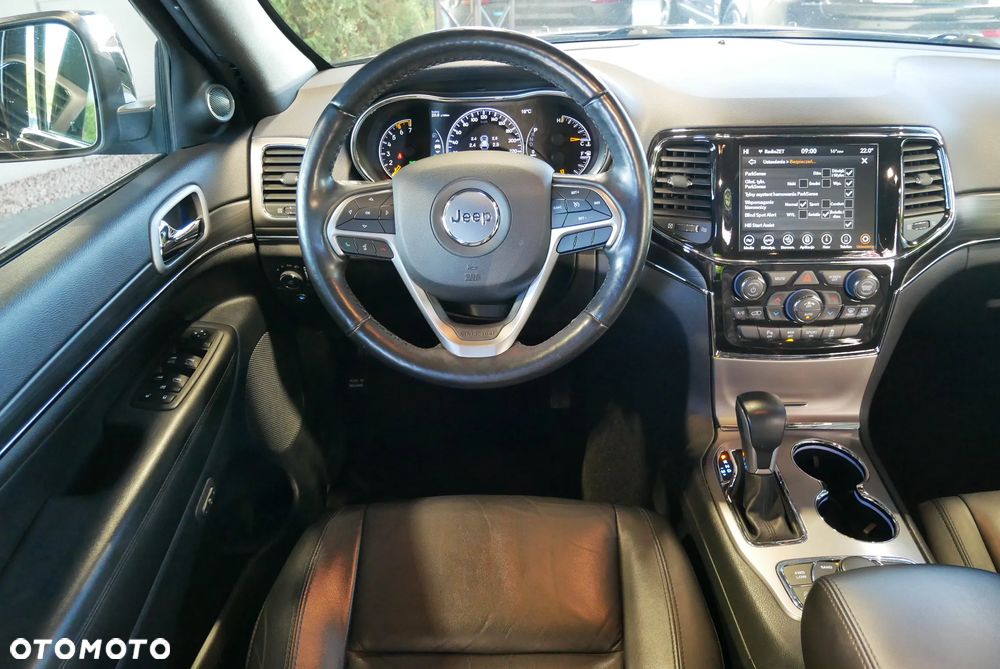 Jeep Grand Cherokee - 16