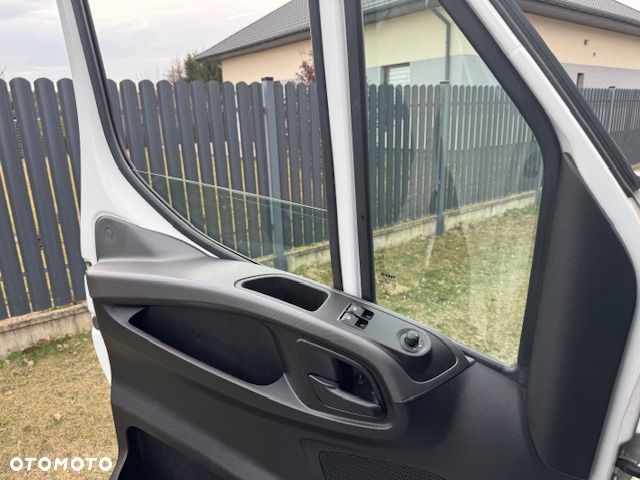 Iveco 35C18HA8 V - 12