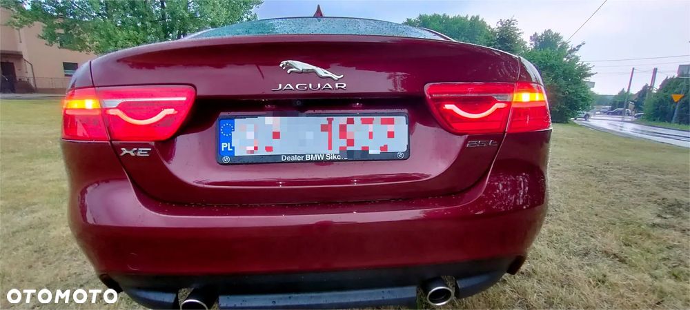 Jaguar XE 2.0 T R-Sport - 3