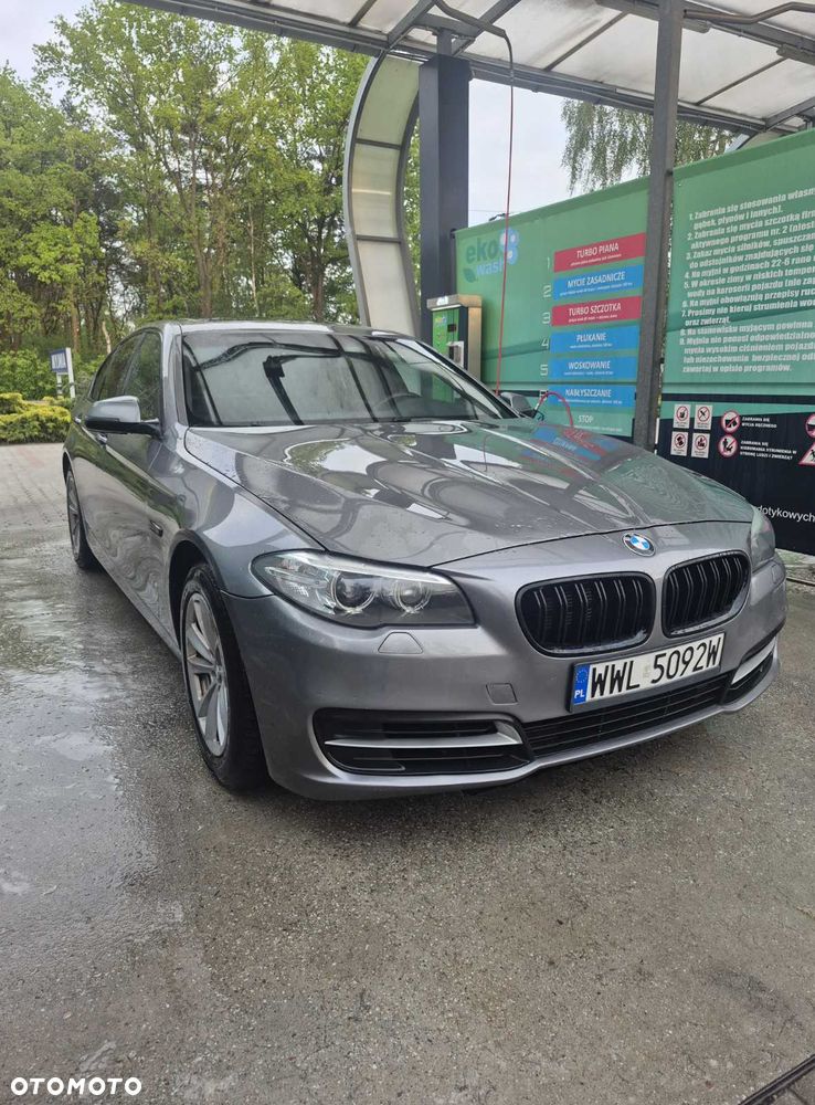 BMW Seria 5 528i - 2