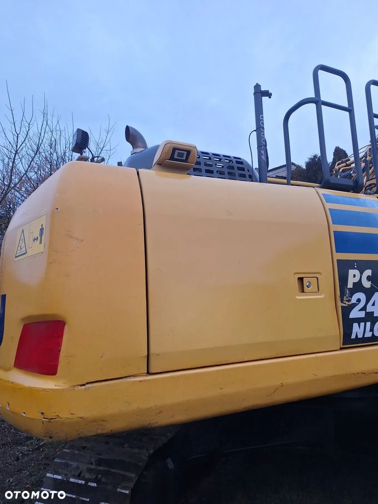 Komatsu PC240NLC-10 - 11
